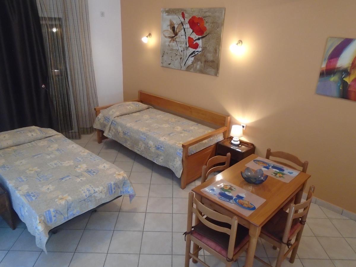 Stella 'S Sea Front Apartments Yénion Dış mekan fotoğraf